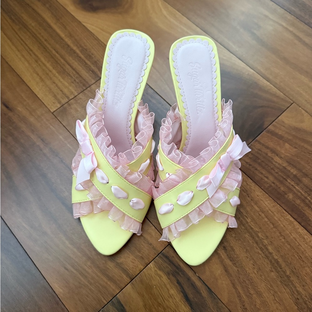 Sugar Thrillz SWEETHEART GLANCE HEELED SANDALS - YELLOW Size 6 - Picture 2 of 7